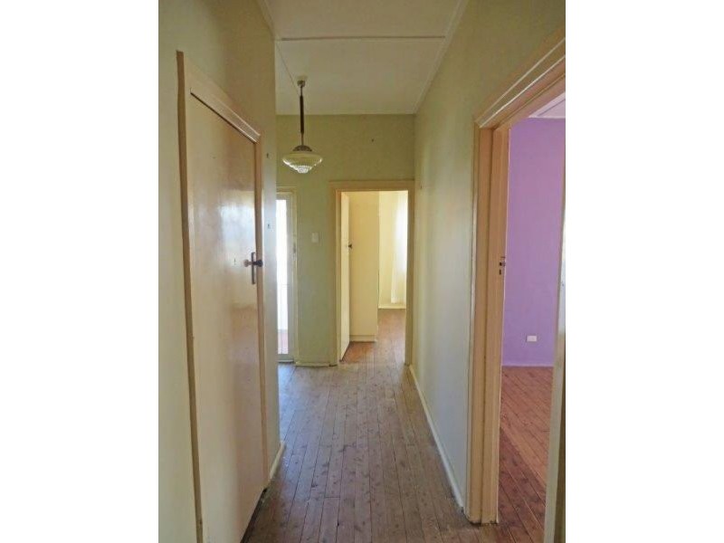 8 William St, Junee NSW 2663