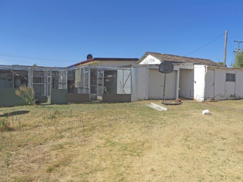 8 William St, Junee NSW 2663