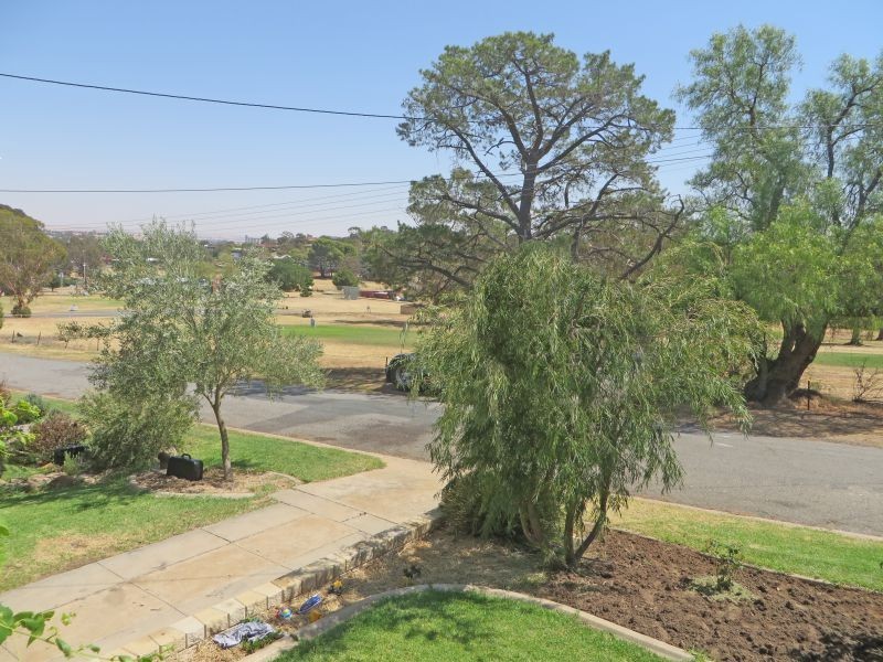 11 Golf Ave, Junee NSW 2663