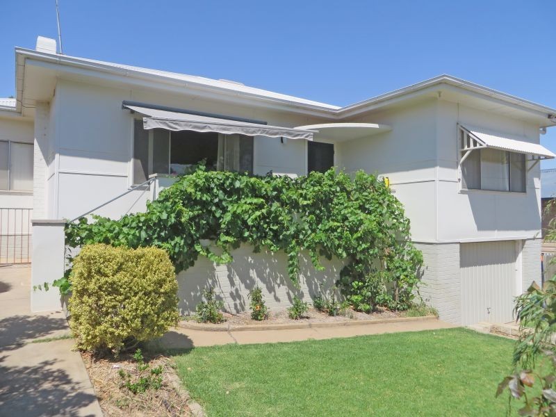 11 Golf Ave, Junee NSW 2663