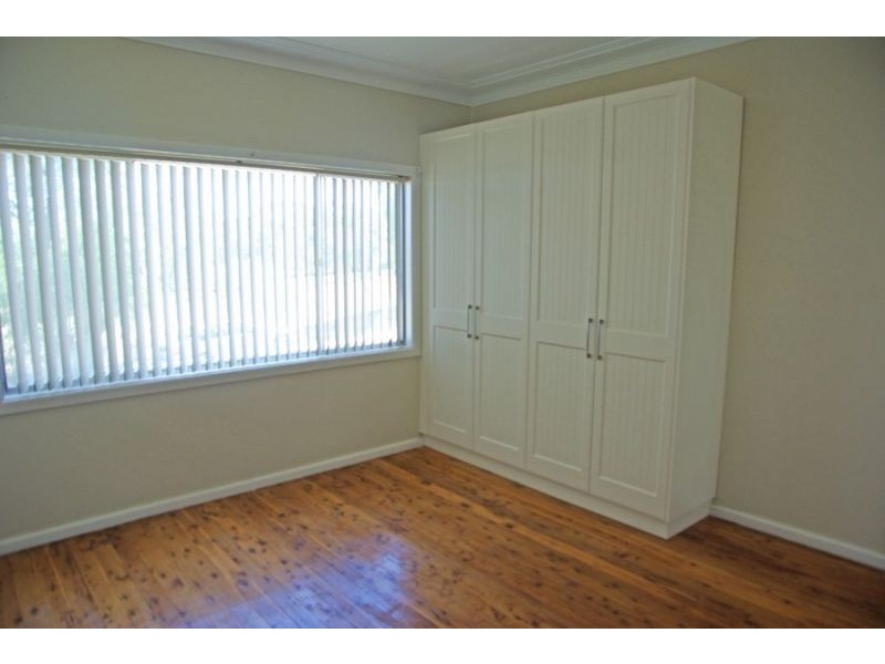 11 Golf Ave, Junee NSW 2663