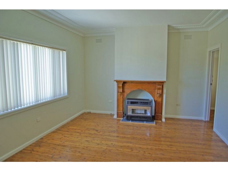 11 Golf Ave, Junee NSW 2663