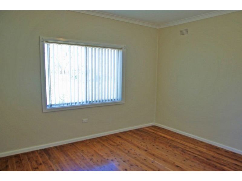 11 Golf Ave, Junee NSW 2663