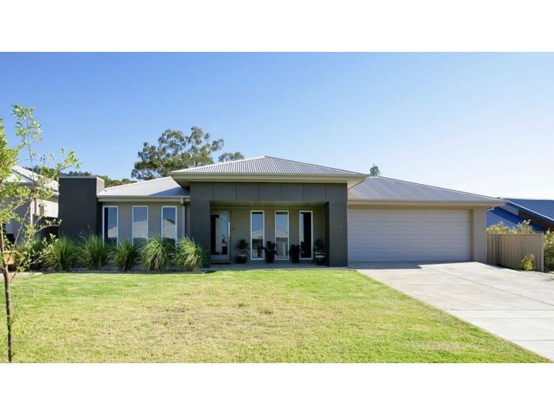 69 Strickland Drive, Boorooma NSW 2650