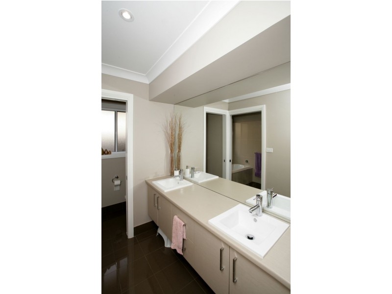 69 Strickland Drive, Boorooma NSW 2650