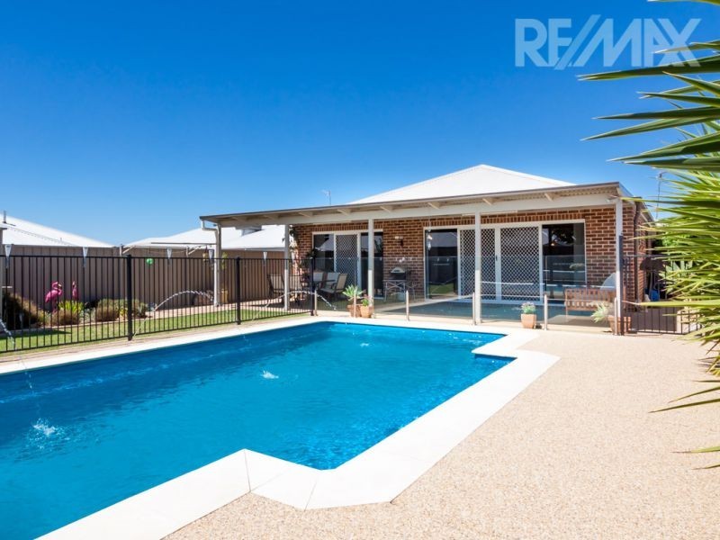 2/2 Clarence Place, Tatton NSW 2650