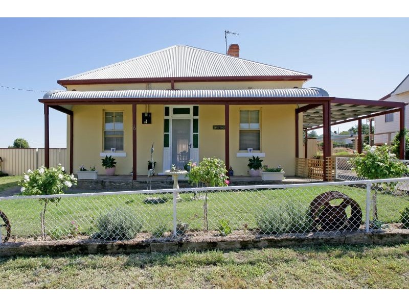 30 William St, Junee NSW 2663
