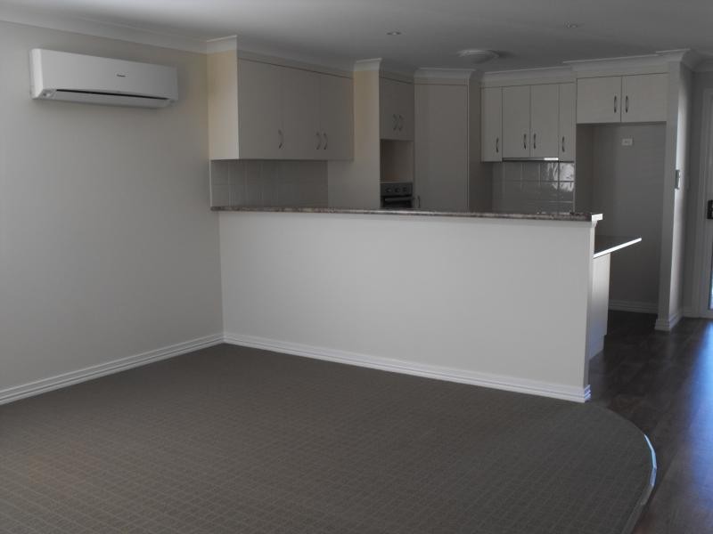 12 Queen St, Kingsthorpe QLD 4400