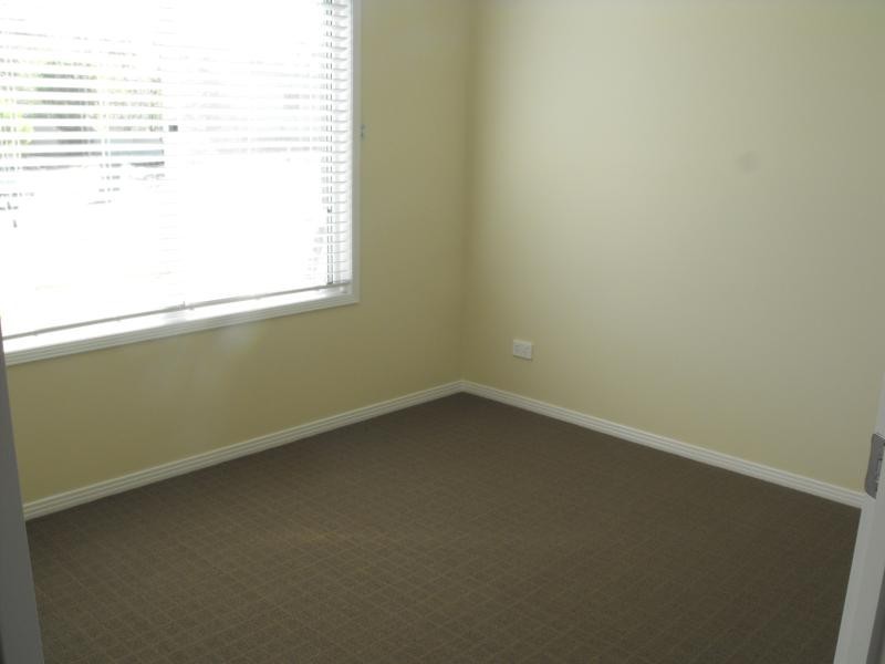 12 Queen St, Kingsthorpe QLD 4400