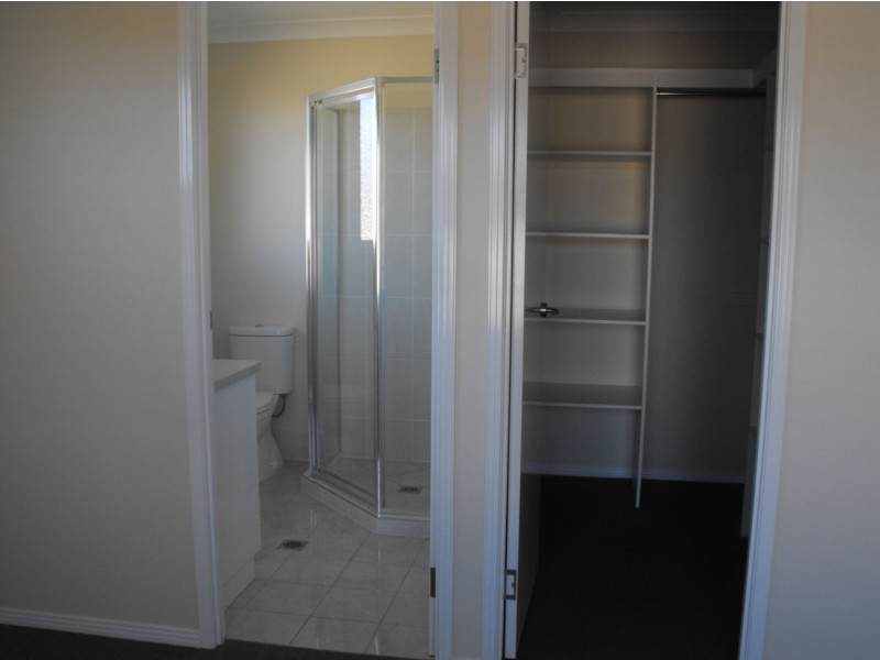 12 Queen St, Kingsthorpe QLD 4400