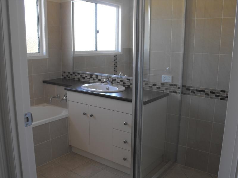 12 Queen St, Kingsthorpe QLD 4400