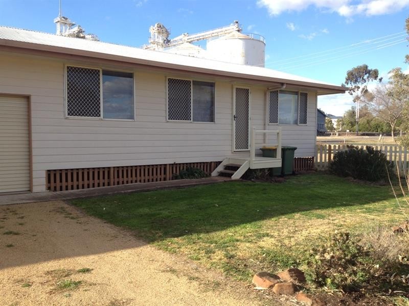 2/2 Creek St, Cambooya QLD 4358