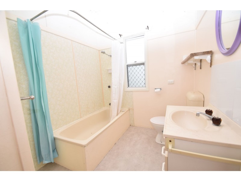 9B Victory Street, Newtown QLD 4350