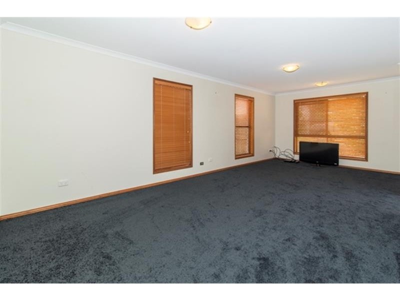 4/2 Garde Street, Centenary Heights QLD 4350