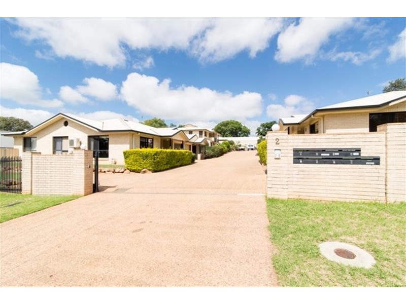 4/2 Garde Street, Centenary Heights QLD 4350