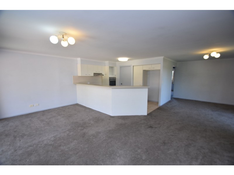 24/367 Margaret  Street, Newtown QLD 4350