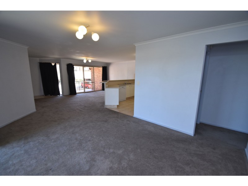 24/367 Margaret  Street, Newtown QLD 4350