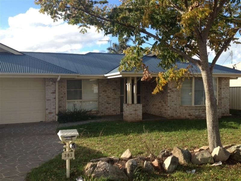 363 Spring Street, Kearneys Spring QLD 4350