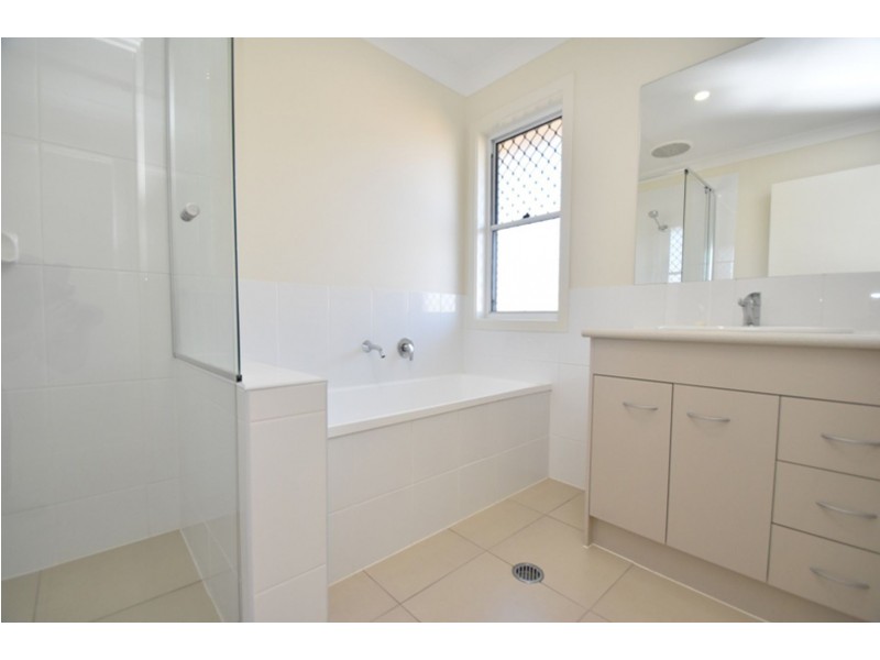 24 Wandoo Crescent, Westbrook QLD 4350