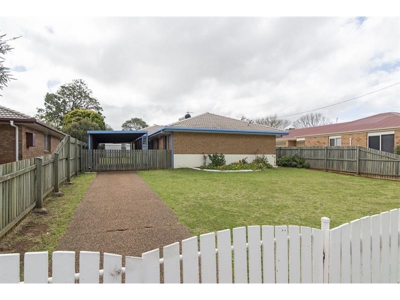 320 Goombungee Rd, Harlaxton QLD 4350