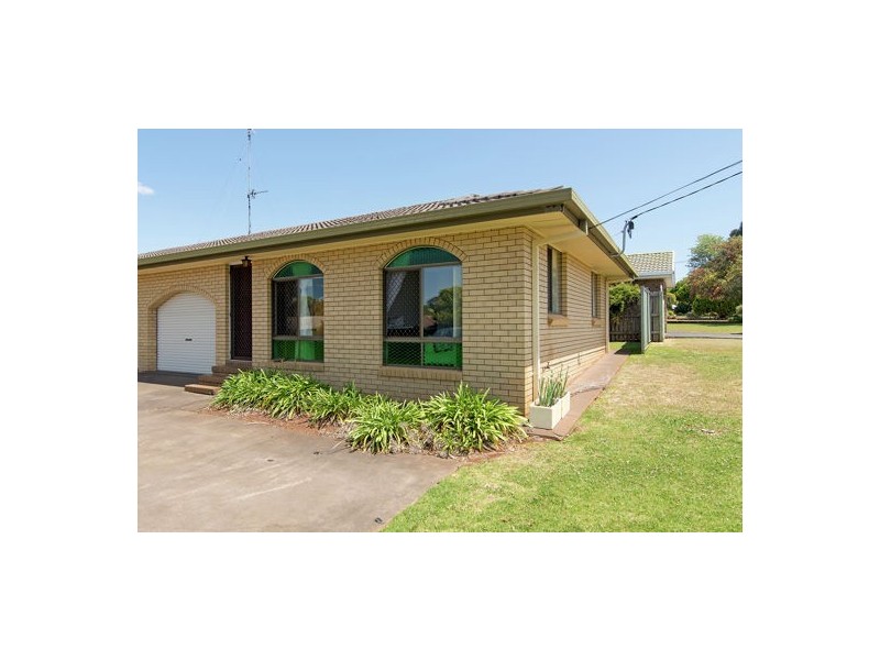 1/3 Hazzard St, Centenary Heights QLD 4350