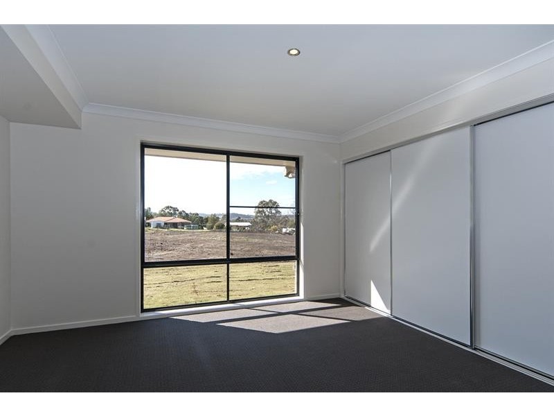 10 Calcutt Road, Gowrie Junction QLD 4352