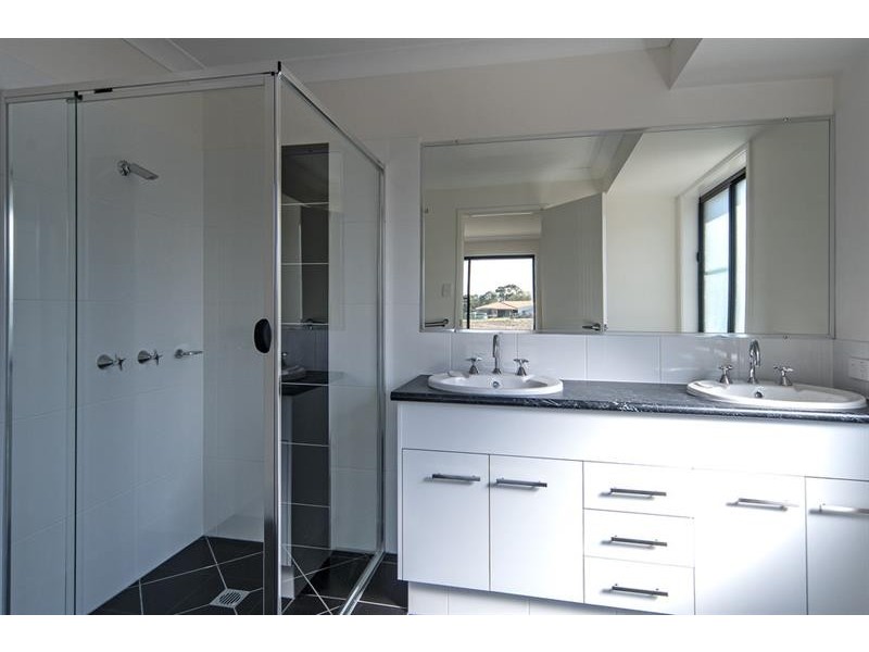 10 Calcutt Road, Gowrie Junction QLD 4352