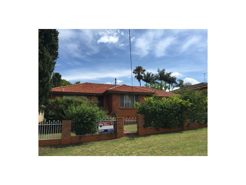 8 Hunter St, Centenary Heights QLD 4350