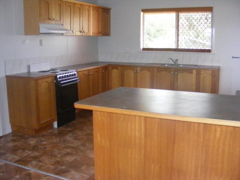 8 Hunter St, Centenary Heights QLD 4350