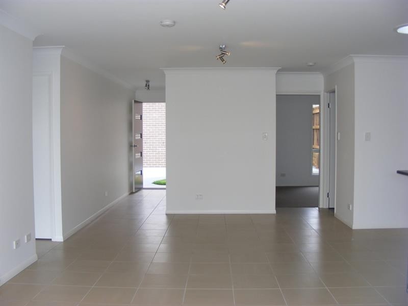 3/3b Gladstone Street, Newtown QLD 4350