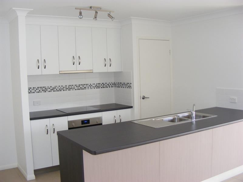 3/3b Gladstone Street, Newtown QLD 4350