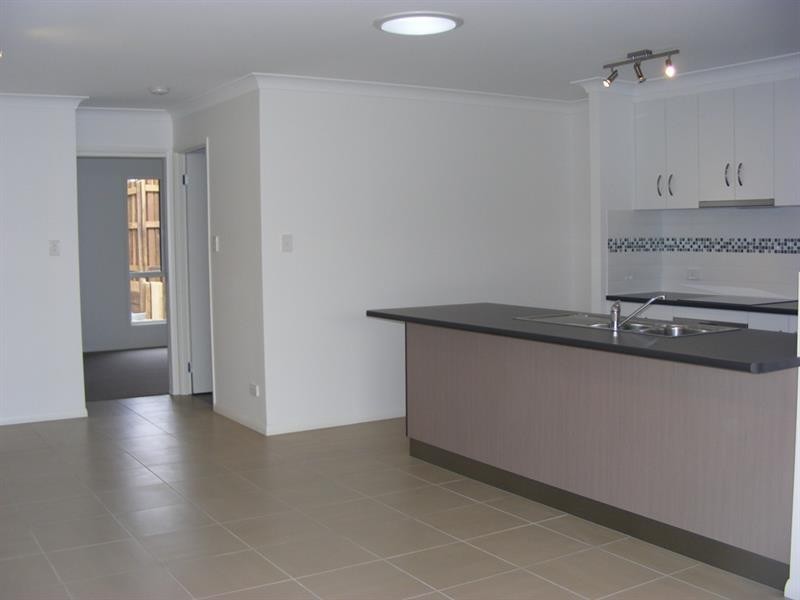 3/3b Gladstone Street, Newtown QLD 4350