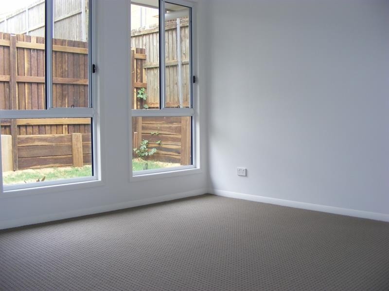 3/3b Gladstone Street, Newtown QLD 4350
