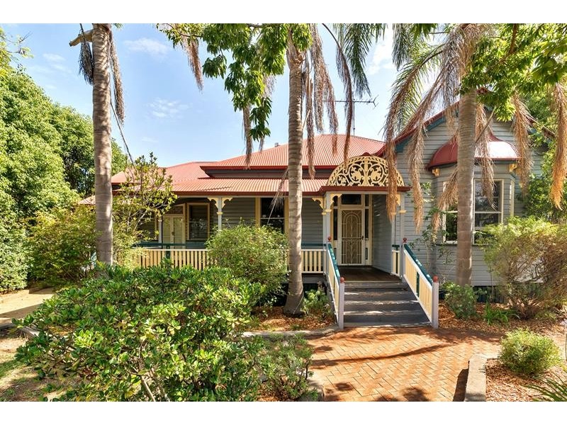 204 Campbell  Street, Newtown QLD 4350