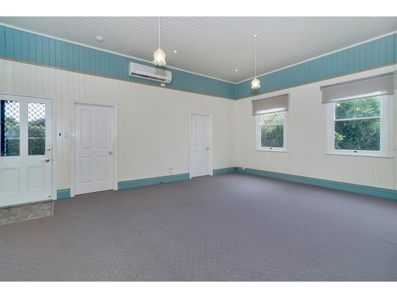 204 Campbell  Street, Newtown QLD 4350