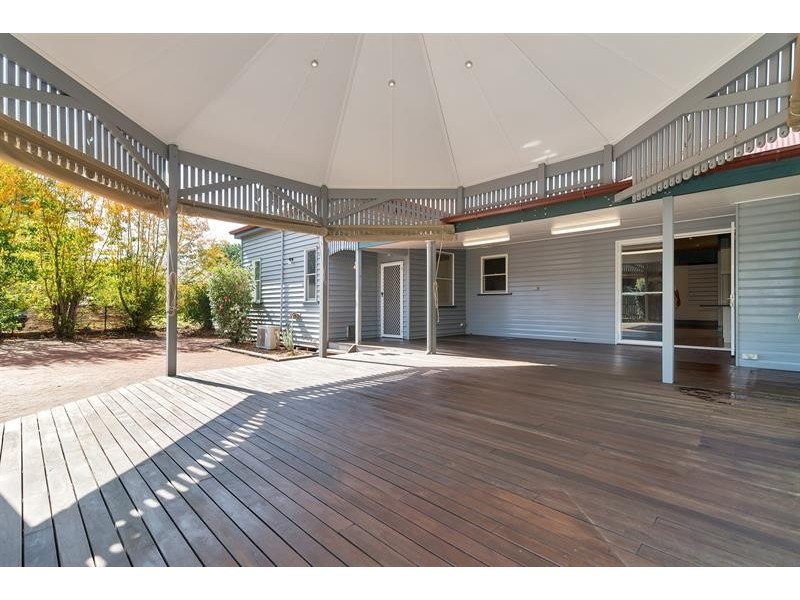 204 Campbell  Street, Newtown QLD 4350