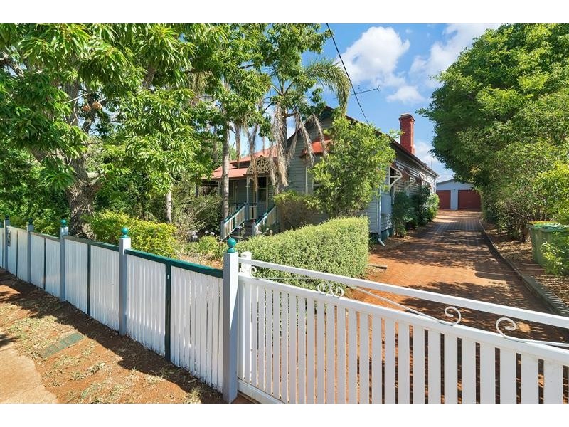 204 Campbell  Street, Newtown QLD 4350