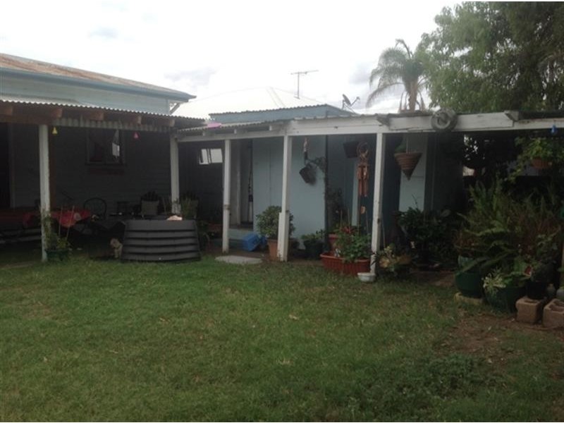 1 Blaxland Road, Dalby QLD 4405