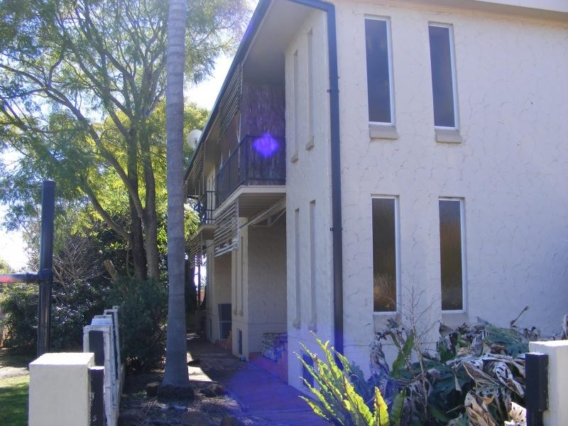 2/3 Pierce  Street, South Toowoomba QLD 4350