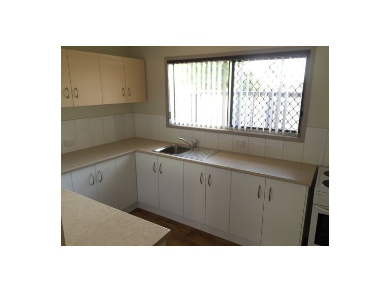 2/329 West St, Harristown QLD 4350