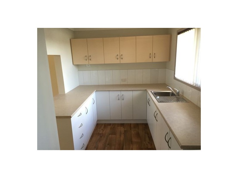 2/329 West St, Harristown QLD 4350