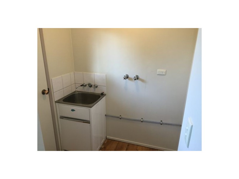 2/329 West St, Harristown QLD 4350