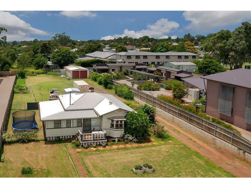 28 Ellis St, Wilsonton QLD 4350