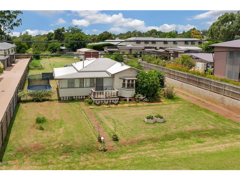 28 Ellis St, Wilsonton QLD 4350