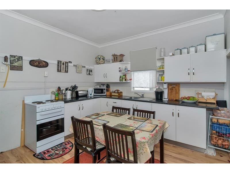 28 Ellis St, Wilsonton QLD 4350