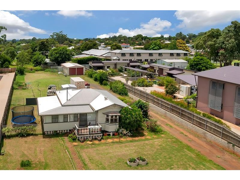 28 Ellis St, Wilsonton QLD 4350