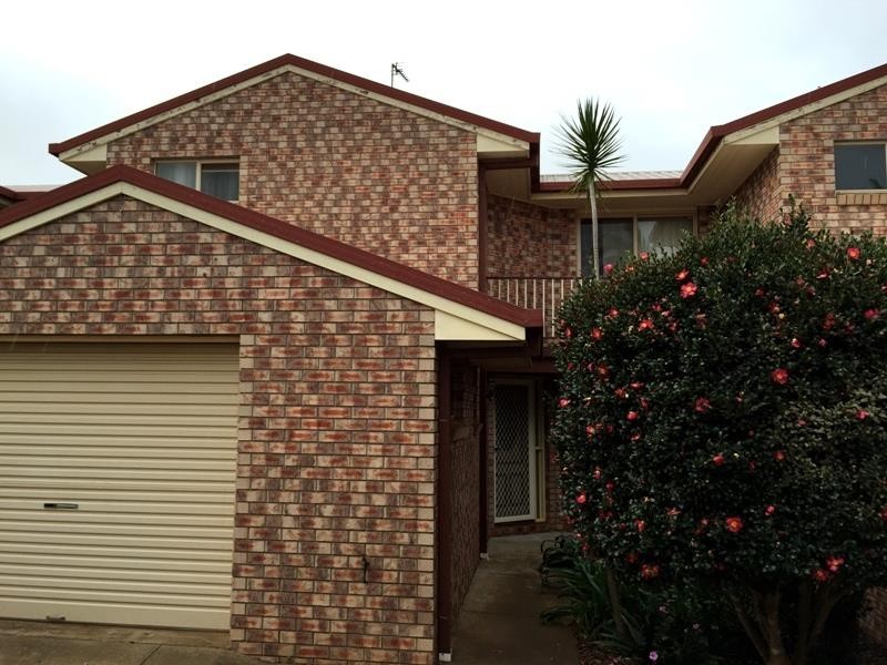 2/517 Hume Street, Kearneys Spring QLD 4350