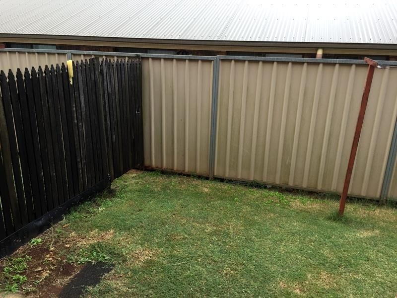 2/517 Hume Street, Kearneys Spring QLD 4350