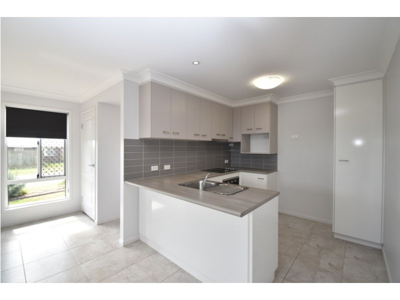 2/9 Chainey Court, Glenvale QLD 4350