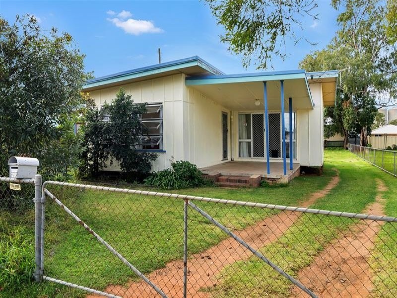 28 Davidson Street, Oakey QLD 4401